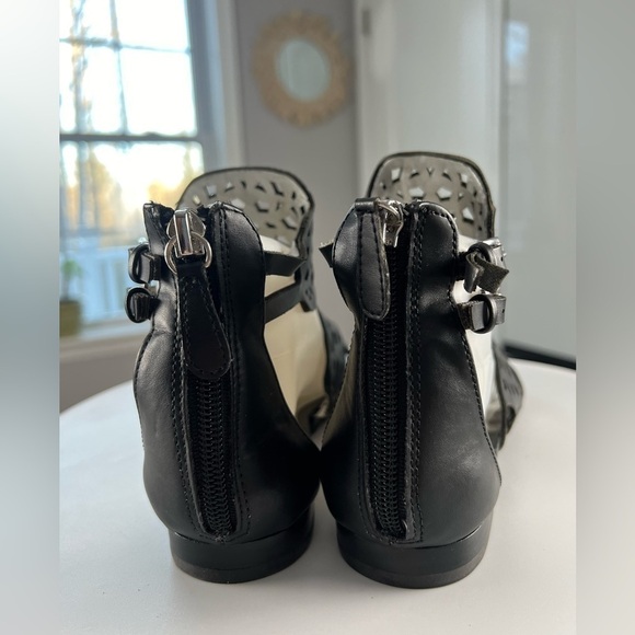 GUESS Black Silver Laser Cut WGFLORISE-C Sandals With Back Zipper Size 6 NWOT - Picture 9 of 12